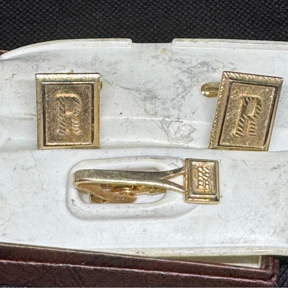 R matching Cufflinks Set antique.